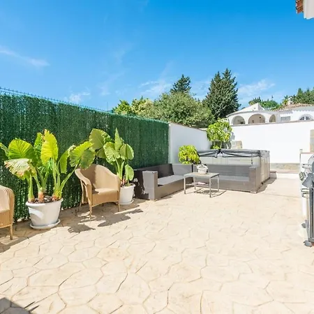 New On Avenida Frutales Εστεπόνα